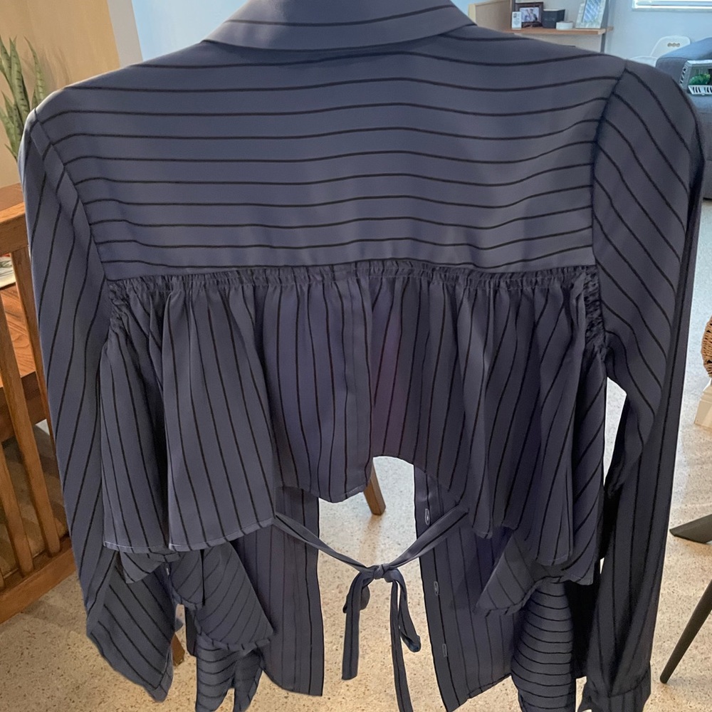 L’academie Button Down. Cropped And Open Back. - image 2